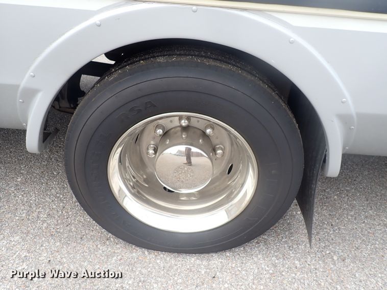 image for item DJ5696 2004 International 3200  shuttle bus