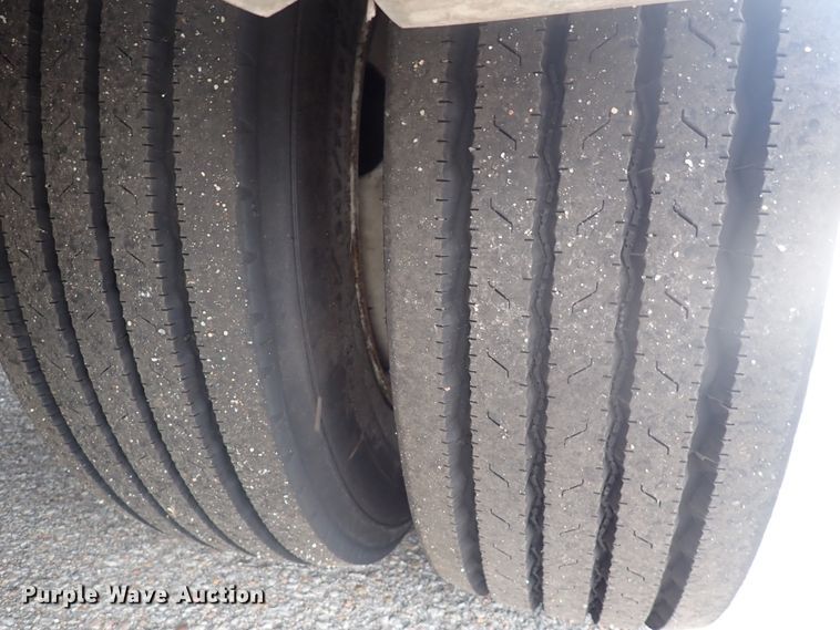 image for item DJ5696 2004 International 3200  shuttle bus