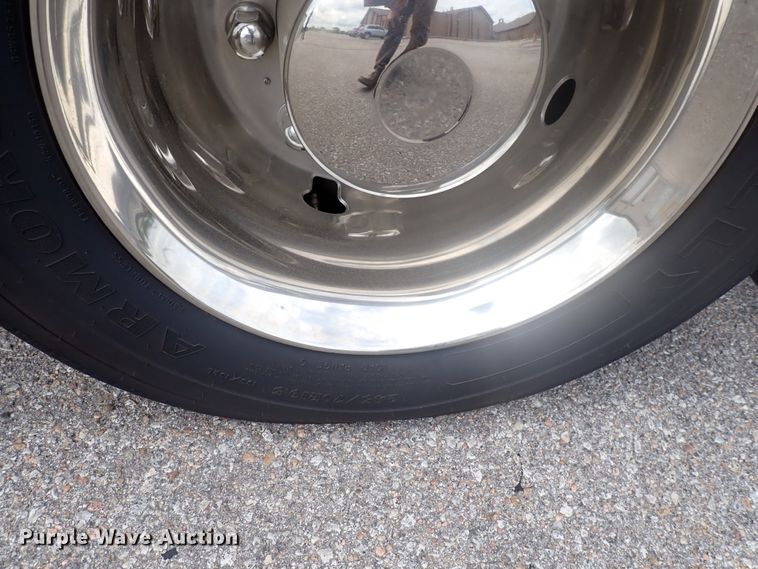 image for item DJ5696 2004 International 3200  shuttle bus