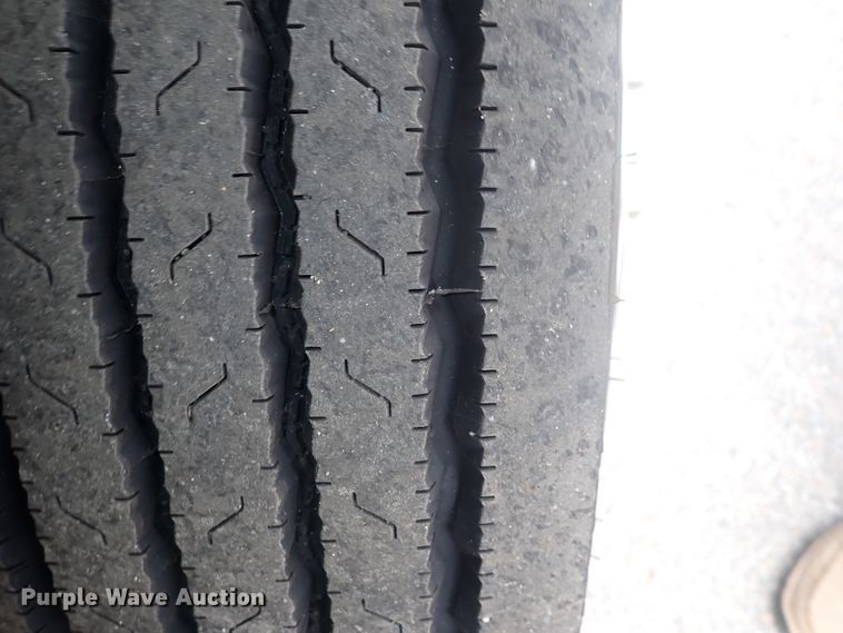 image for item DJ5696 2004 International 3200  shuttle bus