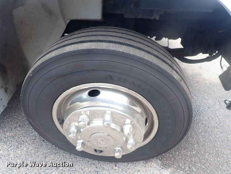 image for item DJ5696 2004 International 3200  shuttle bus