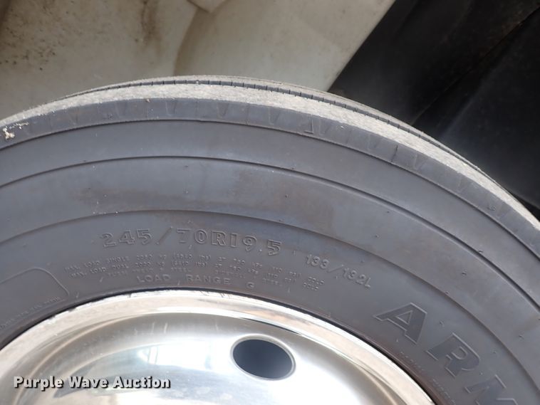 image for item DJ5696 2004 International 3200  shuttle bus