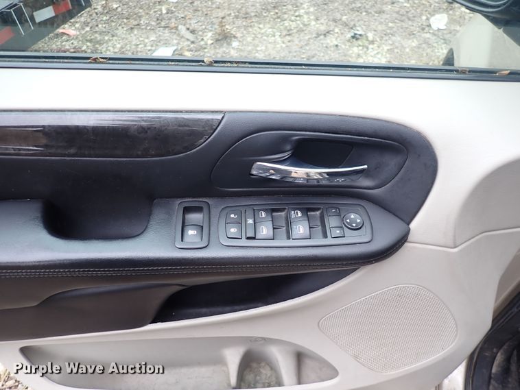 image for item DJ5743 2013 Dodge Grand Caravan  van