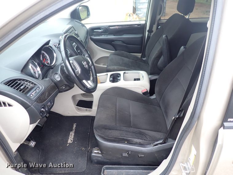 image for item DJ5743 2013 Dodge Grand Caravan  van