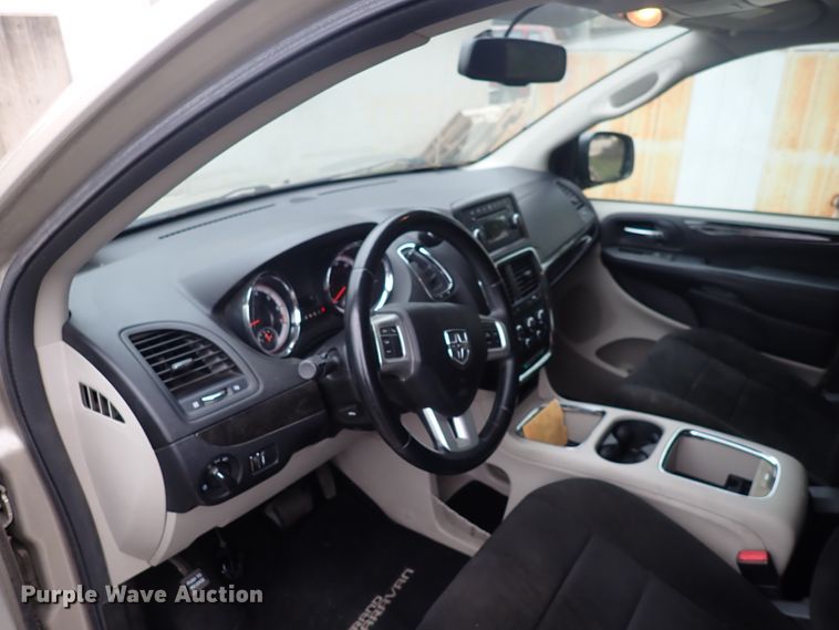 image for item DJ5743 2013 Dodge Grand Caravan  van