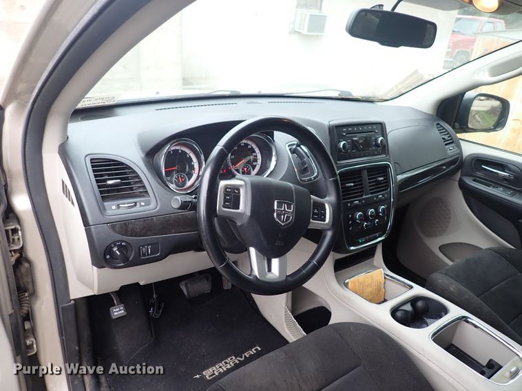 image for item DJ5743 2013 Dodge Grand Caravan  van