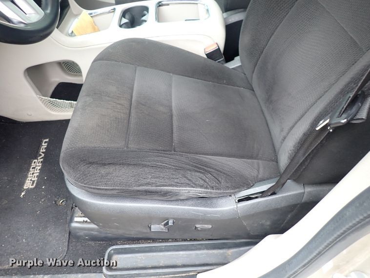 image for item DJ5743 2013 Dodge Grand Caravan  van