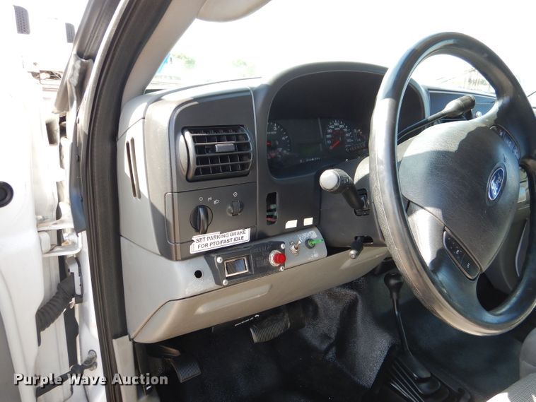 image for item DJ8846 2007 Ford F550 Super Duty  SuperCab utility / service truck