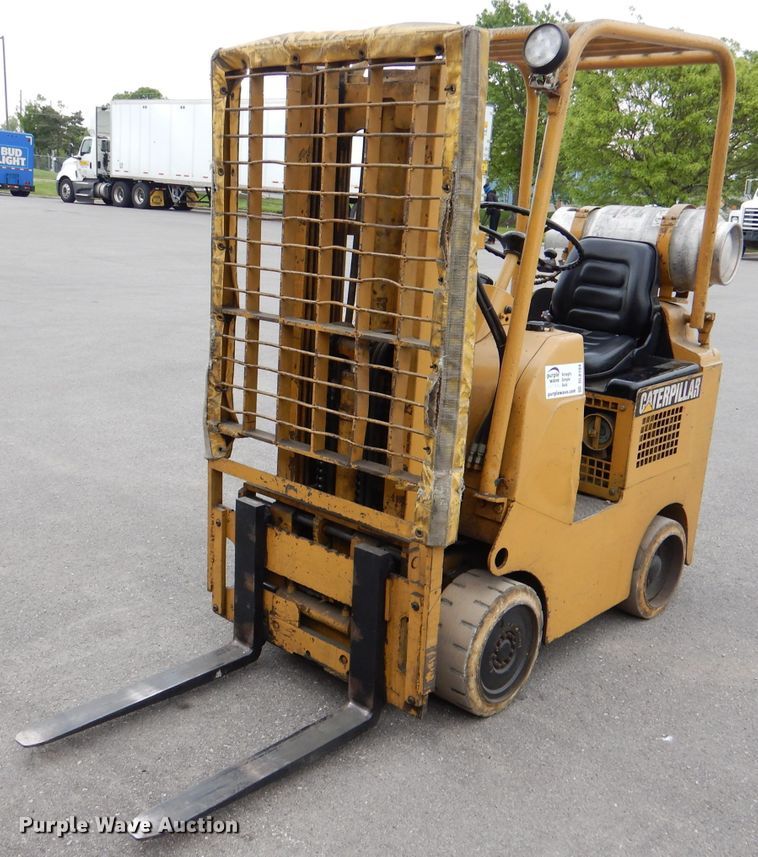 image for item DL8104 Caterpillar 422S  forklift