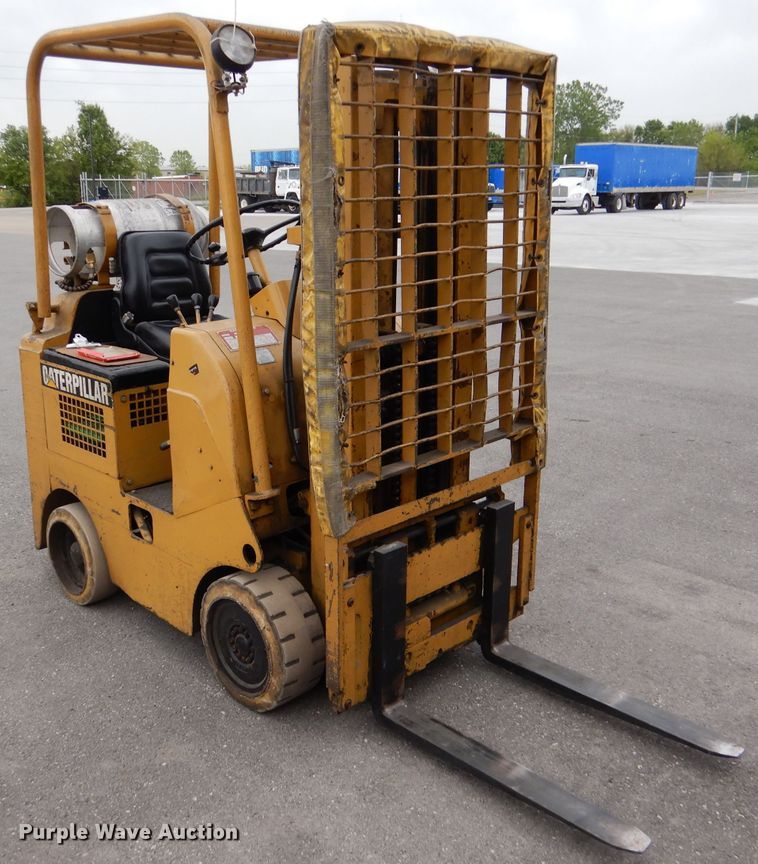 image for item DL8104 Caterpillar 422S  forklift