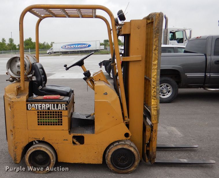 image for item DL8104 Caterpillar 422S  forklift