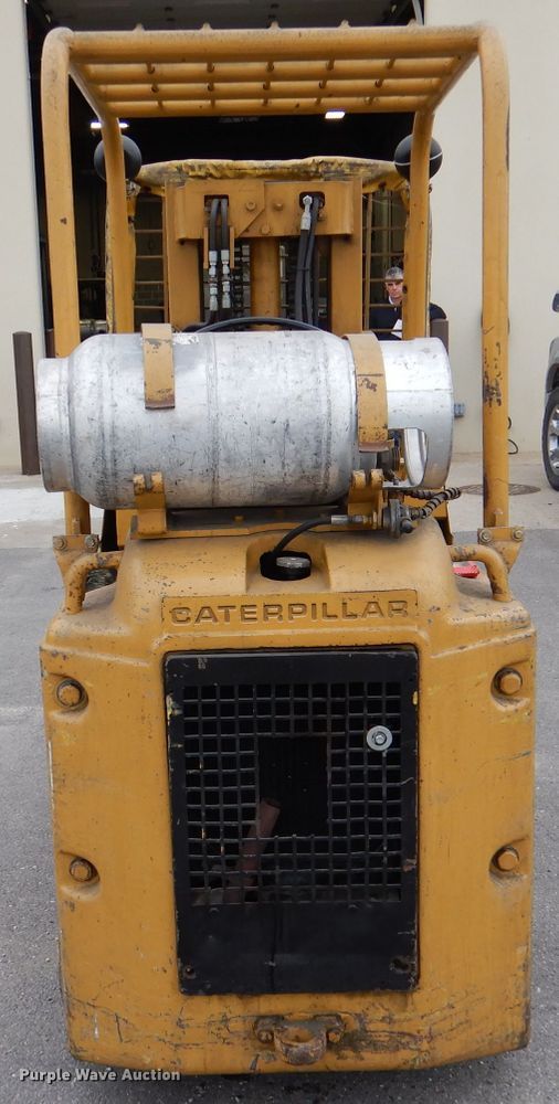 image for item DL8104 Caterpillar 422S  forklift