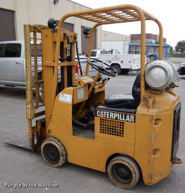 image for item DL8104 Caterpillar 422S  forklift