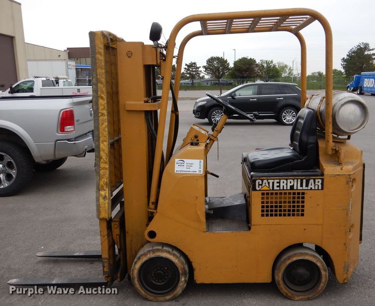 image for item DL8104 Caterpillar 422S  forklift