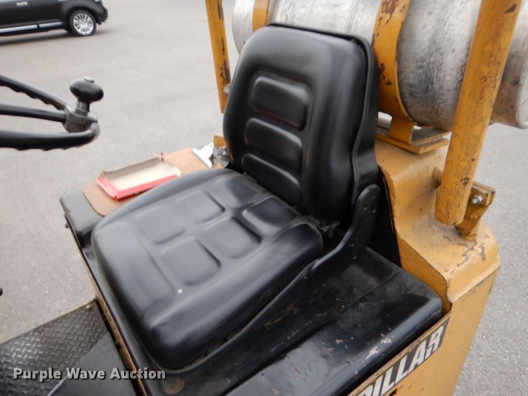 image for item DL8104 Caterpillar 422S  forklift