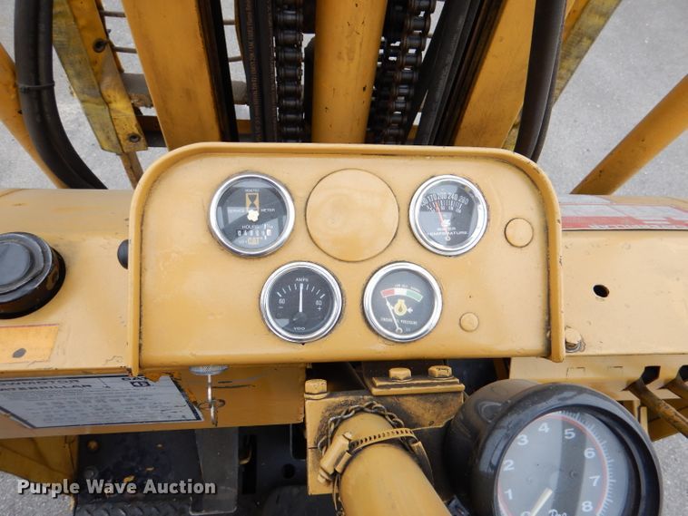 image for item DL8104 Caterpillar 422S  forklift