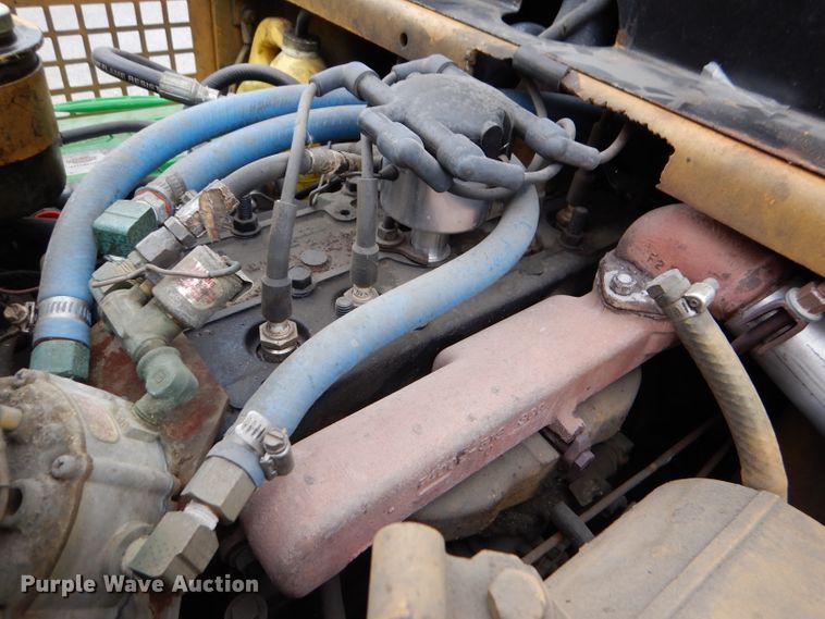 image for item DL8104 Caterpillar 422S  forklift