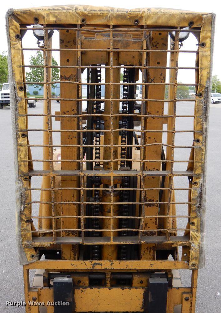 image for item DL8104 Caterpillar 422S  forklift