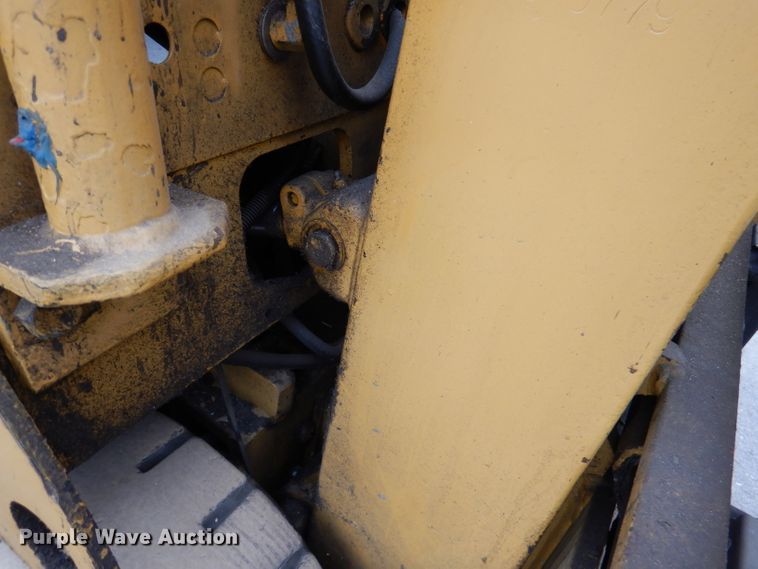 image for item DL8104 Caterpillar 422S  forklift