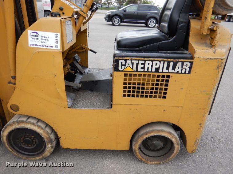 image for item DL8104 Caterpillar 422S  forklift