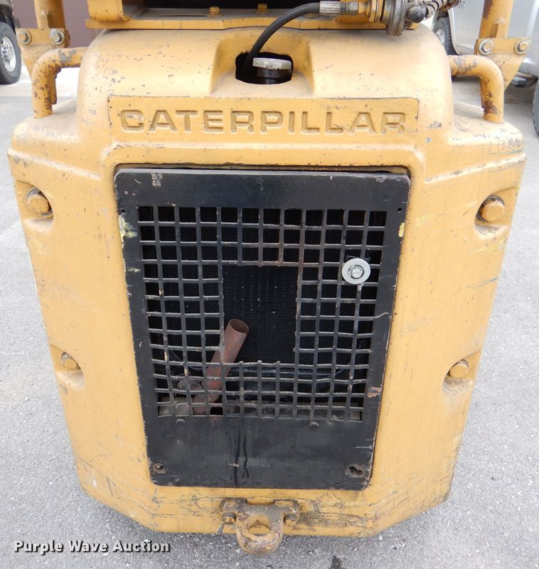 image for item DL8104 Caterpillar 422S  forklift