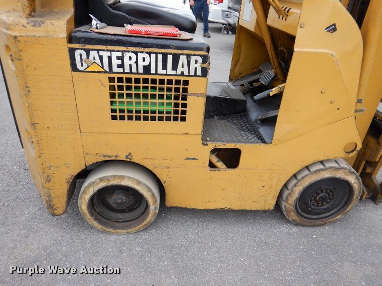 image for item DL8104 Caterpillar 422S  forklift