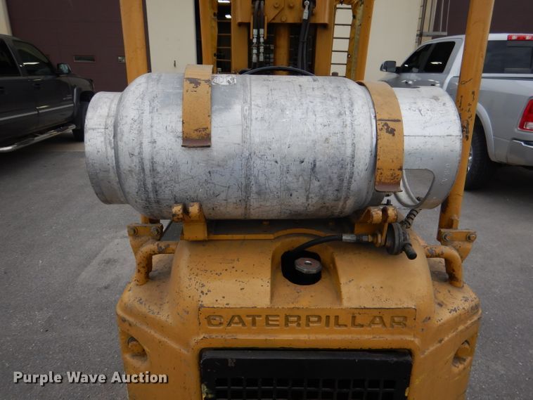 image for item DL8104 Caterpillar 422S  forklift