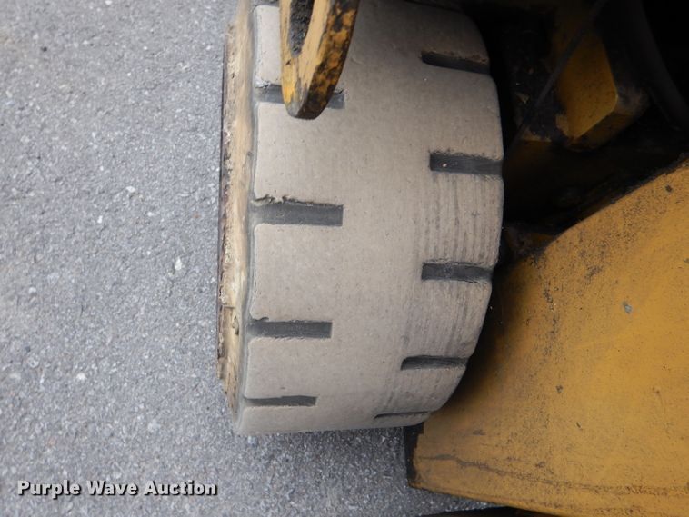 image for item DL8104 Caterpillar 422S  forklift