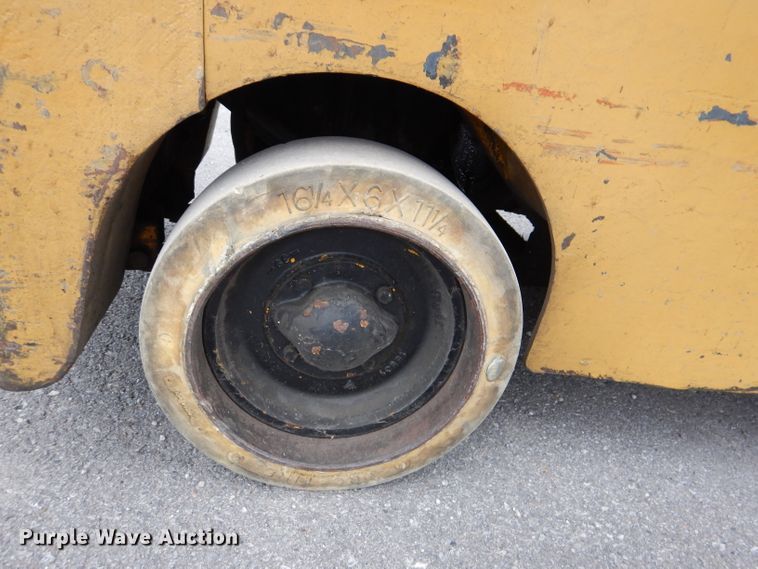 image for item DL8104 Caterpillar 422S  forklift