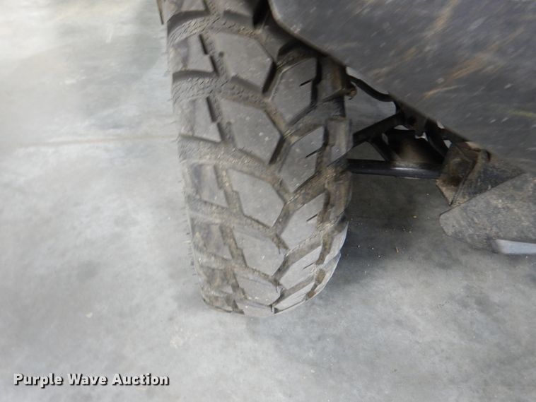 image for item DL8139 2010 Kawasaki Mule 4000  utility vehicle