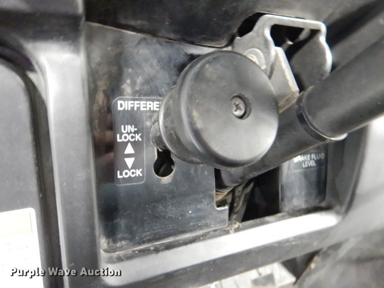 image for item DL8140 2010 Kawasaki Mule 4000  utility vehicle