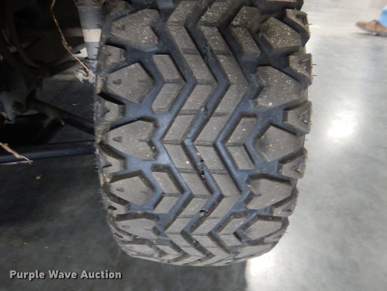 image for item DL8140 2010 Kawasaki Mule 4000  utility vehicle