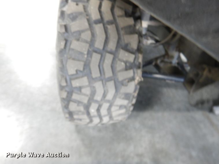 image for item DL8140 2010 Kawasaki Mule 4000  utility vehicle