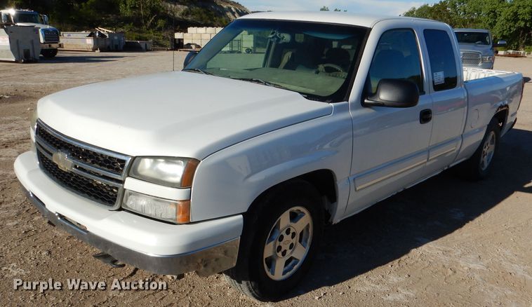 image for item DL8146 2006 Chevrolet Silverado 1500  Ext. Cab pickup truck