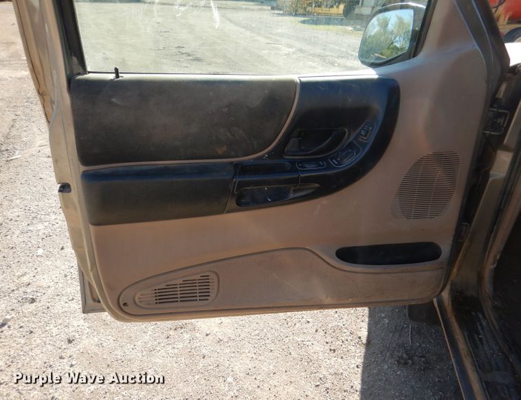 image for item DL8148 2003 Ford Ranger  SuperCab pickup truck