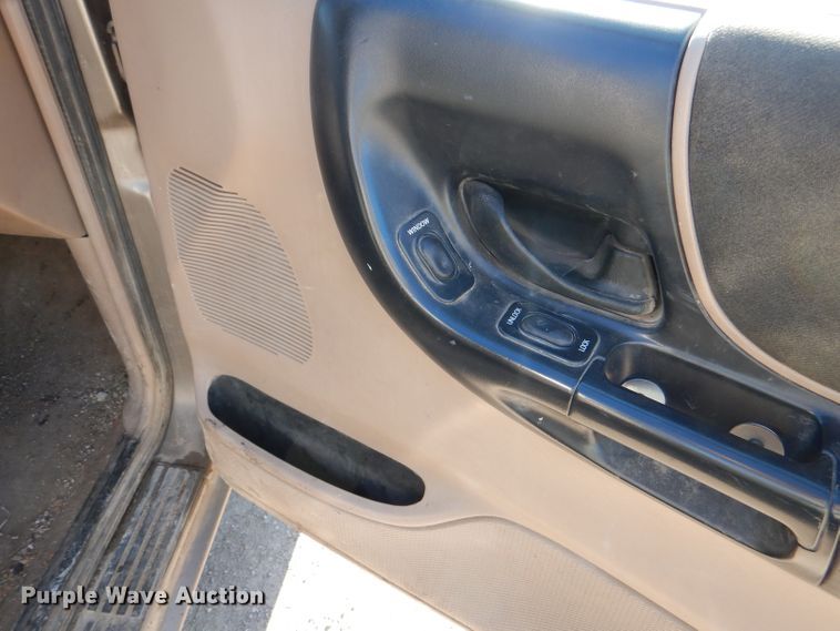 image for item DL8148 2003 Ford Ranger  SuperCab pickup truck