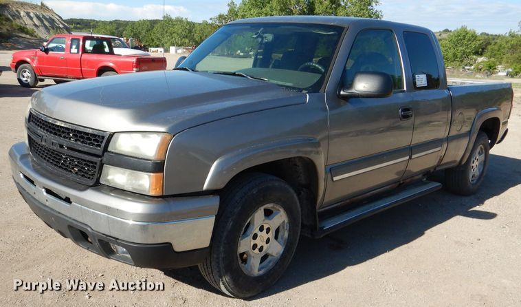 image for item DL8150 2006 Chevrolet Silverado 1500  Ext. Cab pickup truck