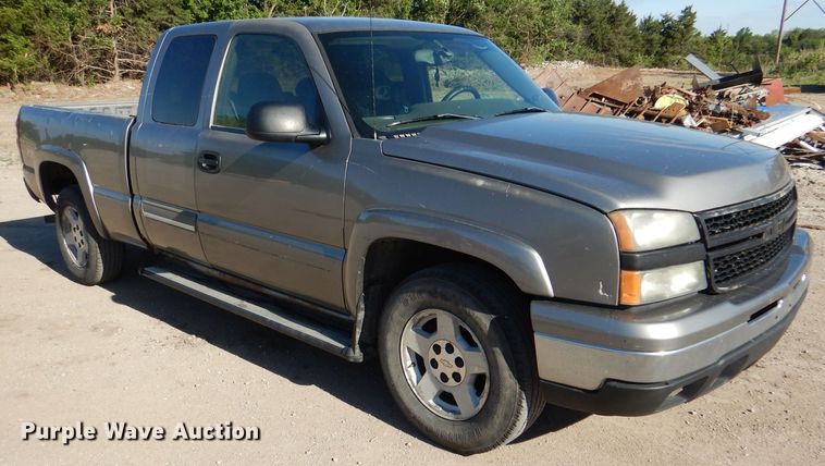image for item DL8150 2006 Chevrolet Silverado 1500  Ext. Cab pickup truck