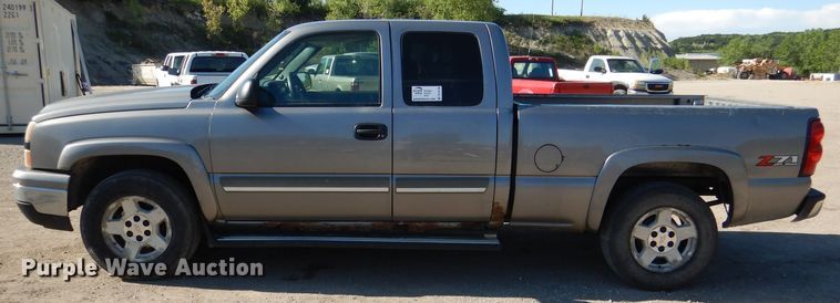 image for item DL8150 2006 Chevrolet Silverado 1500  Ext. Cab pickup truck