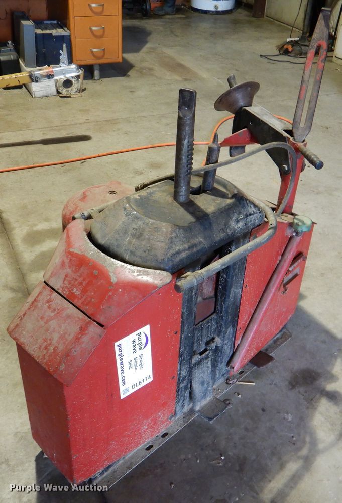 image for item DL8174 Coats center post tire machine