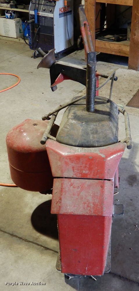 image for item DL8174 Coats center post tire machine