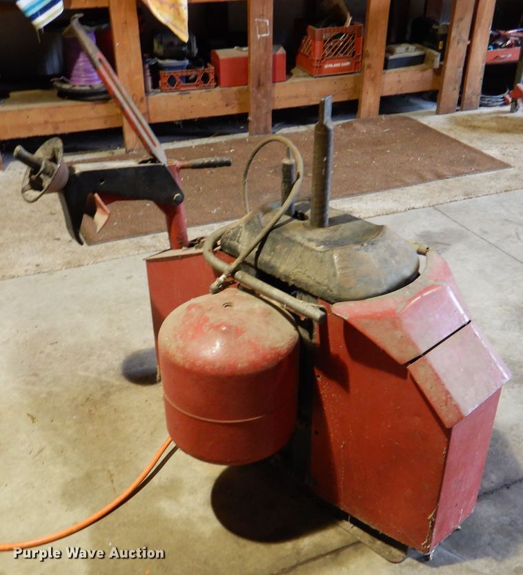 image for item DL8174 Coats center post tire machine