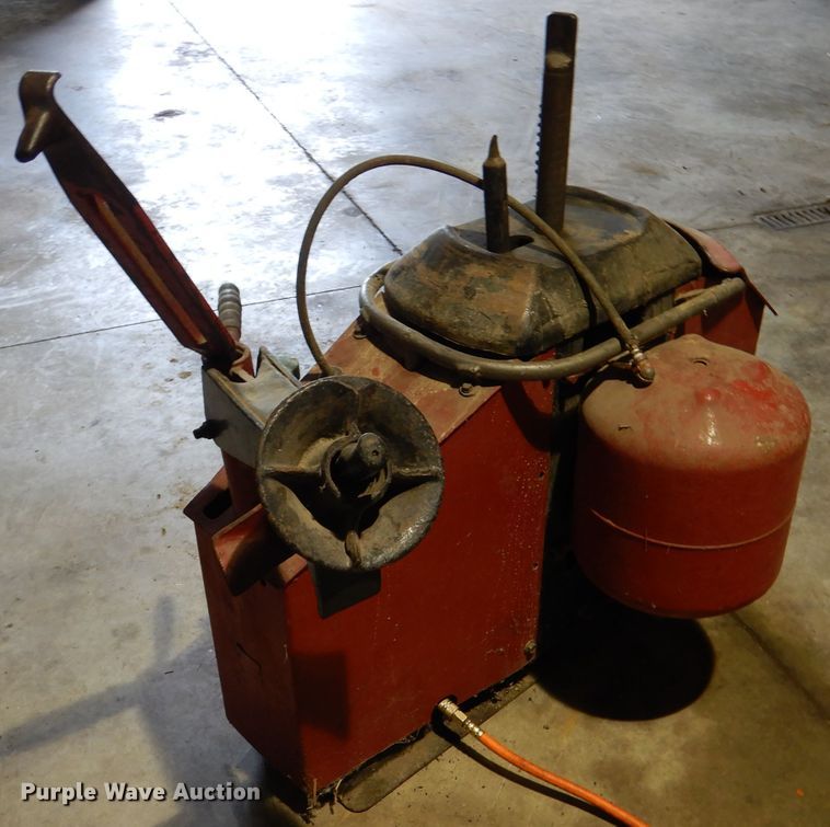 image for item DL8174 Coats center post tire machine