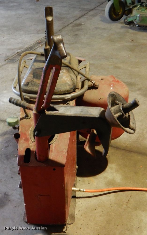image for item DL8174 Coats center post tire machine