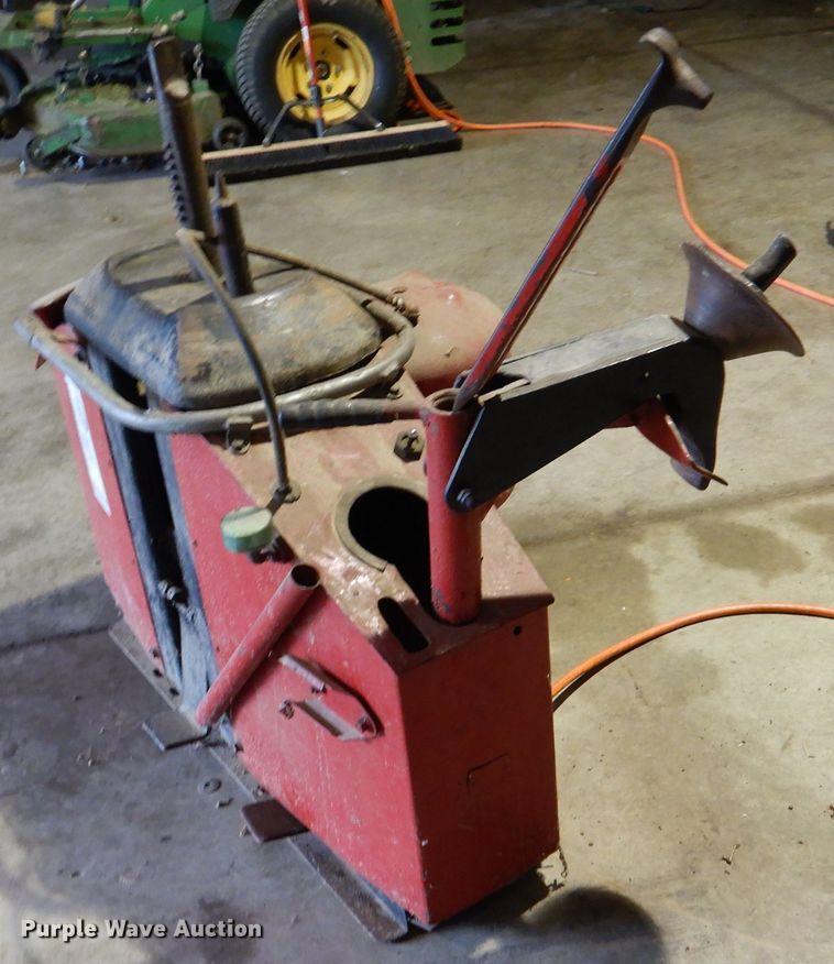 image for item DL8174 Coats center post tire machine