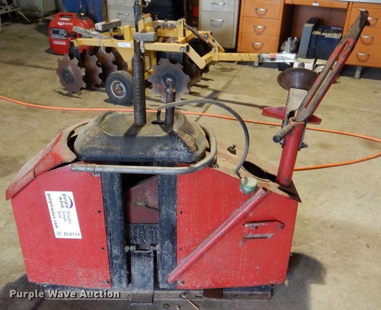 image for item DL8174 Coats center post tire machine