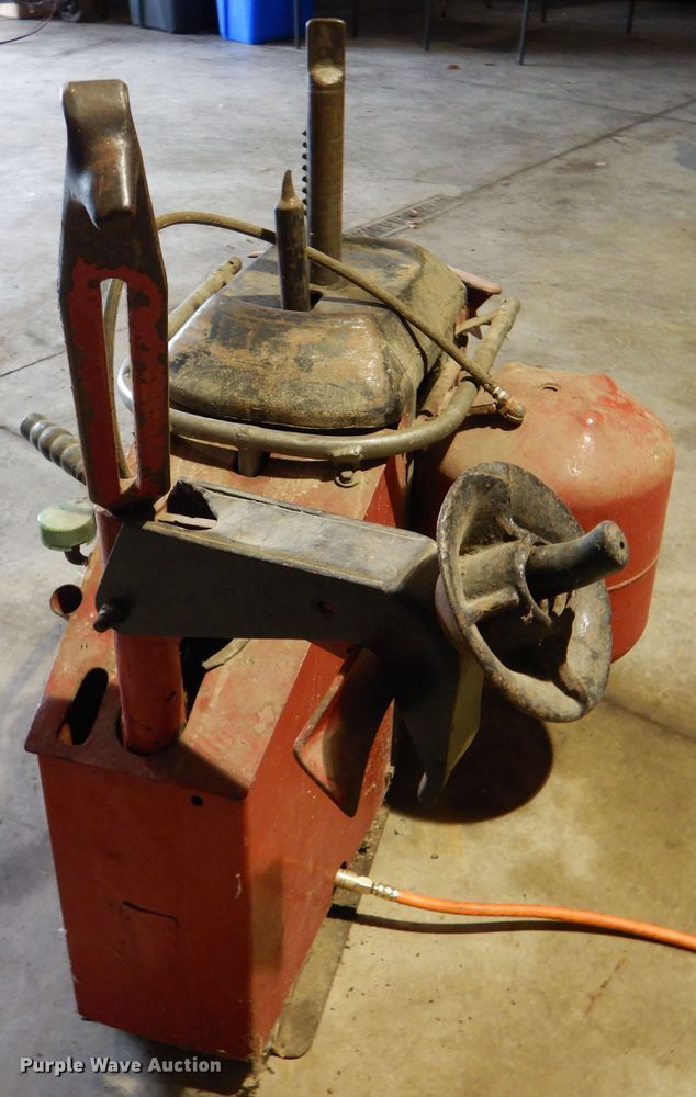 image for item DL8174 Coats center post tire machine