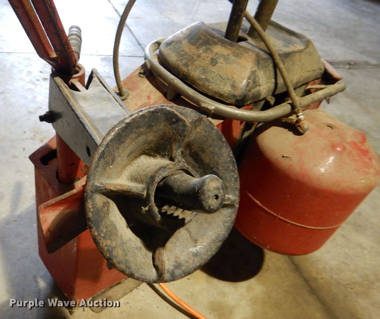 image for item DL8174 Coats center post tire machine