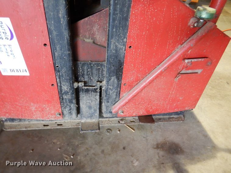 image for item DL8174 Coats center post tire machine