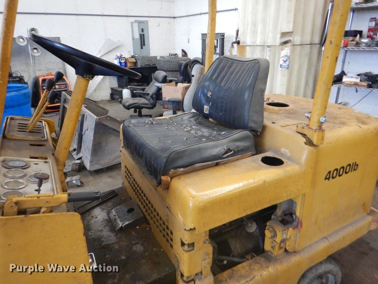 image for item DM3800 Caterpillar T60B  forklift